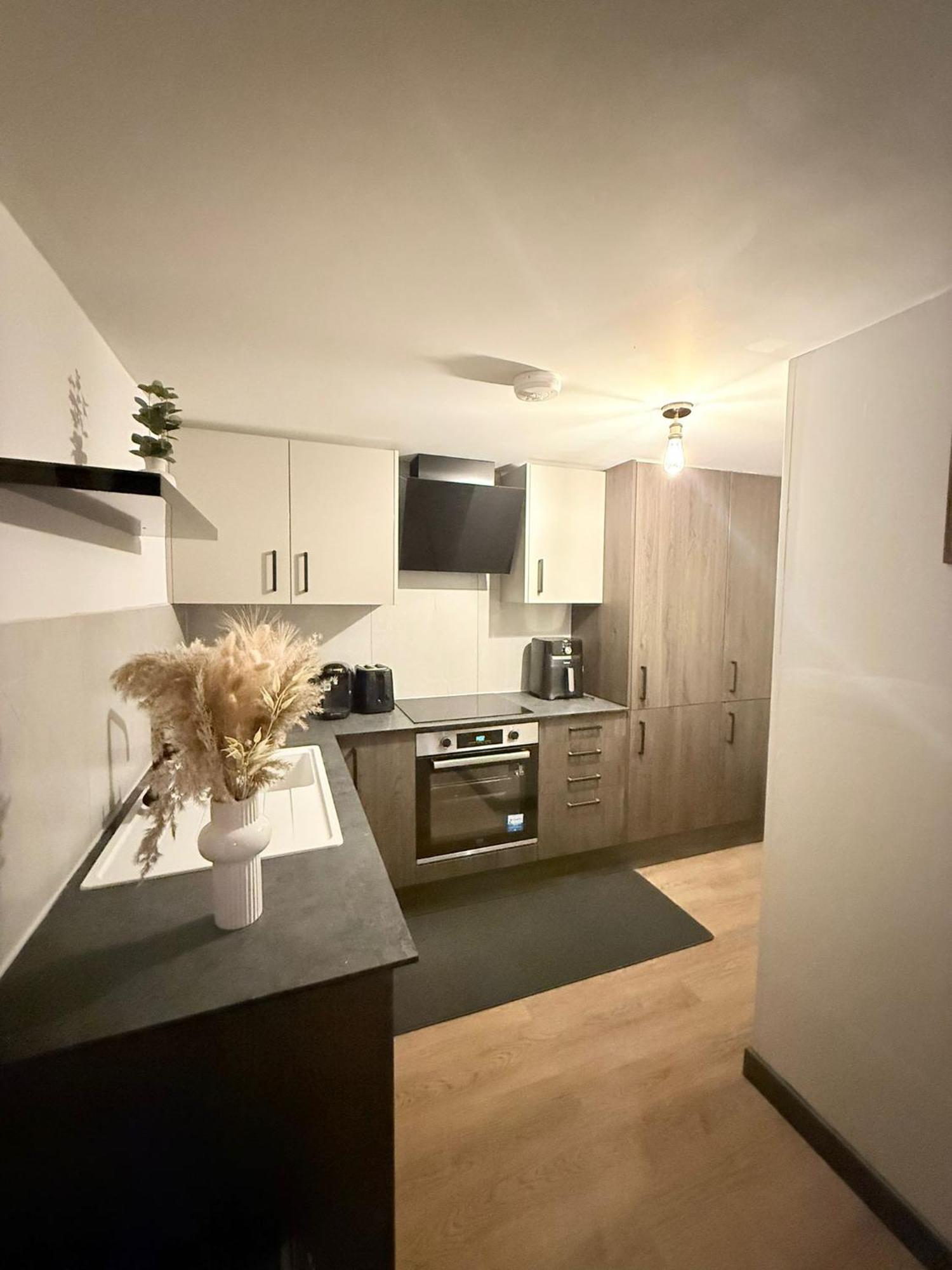 Cozy Guest Two Bedroom Flat Londen