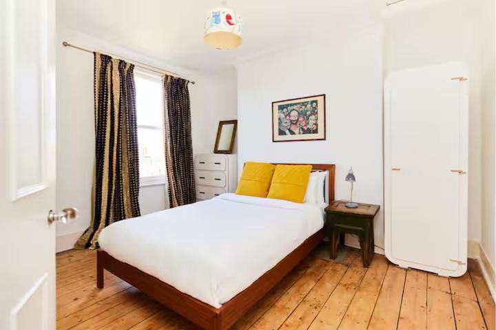 The Walterton Sanctuary - Bright 3 Bed Flat Apartment