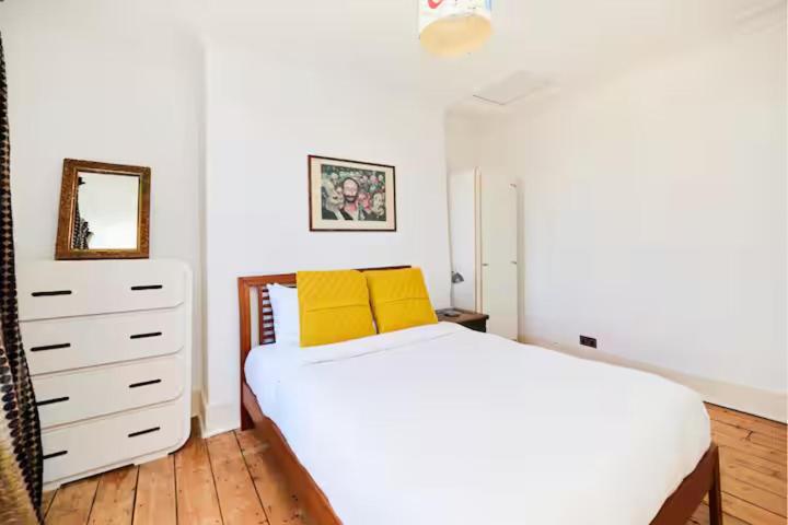 Apartment The Walterton Sanctuary - Bright 3 Bed Flat *