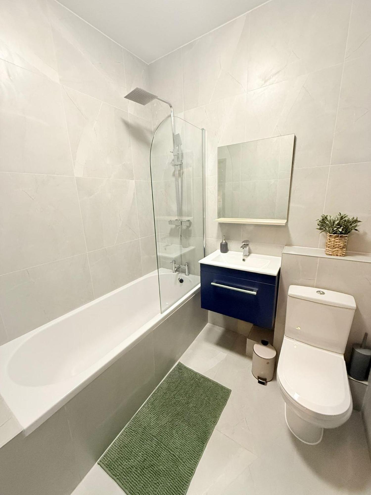 Cozy Guest Two Bedroom Flat Londen