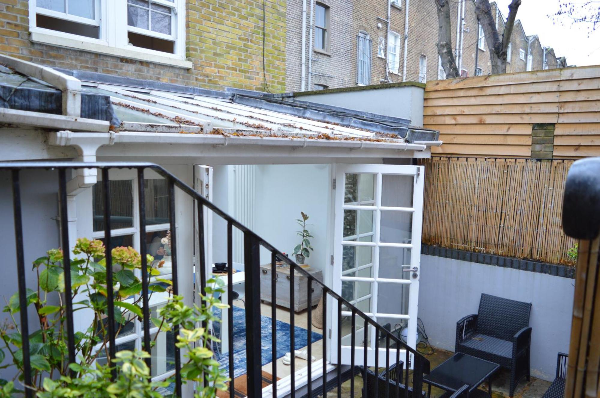 Apartment Deluxe Maisonette Oval, Sleeps 4, Garden & Hammock 2 Bedrooms - Open For Business Stays, Relocators, Long Stays, Contractors