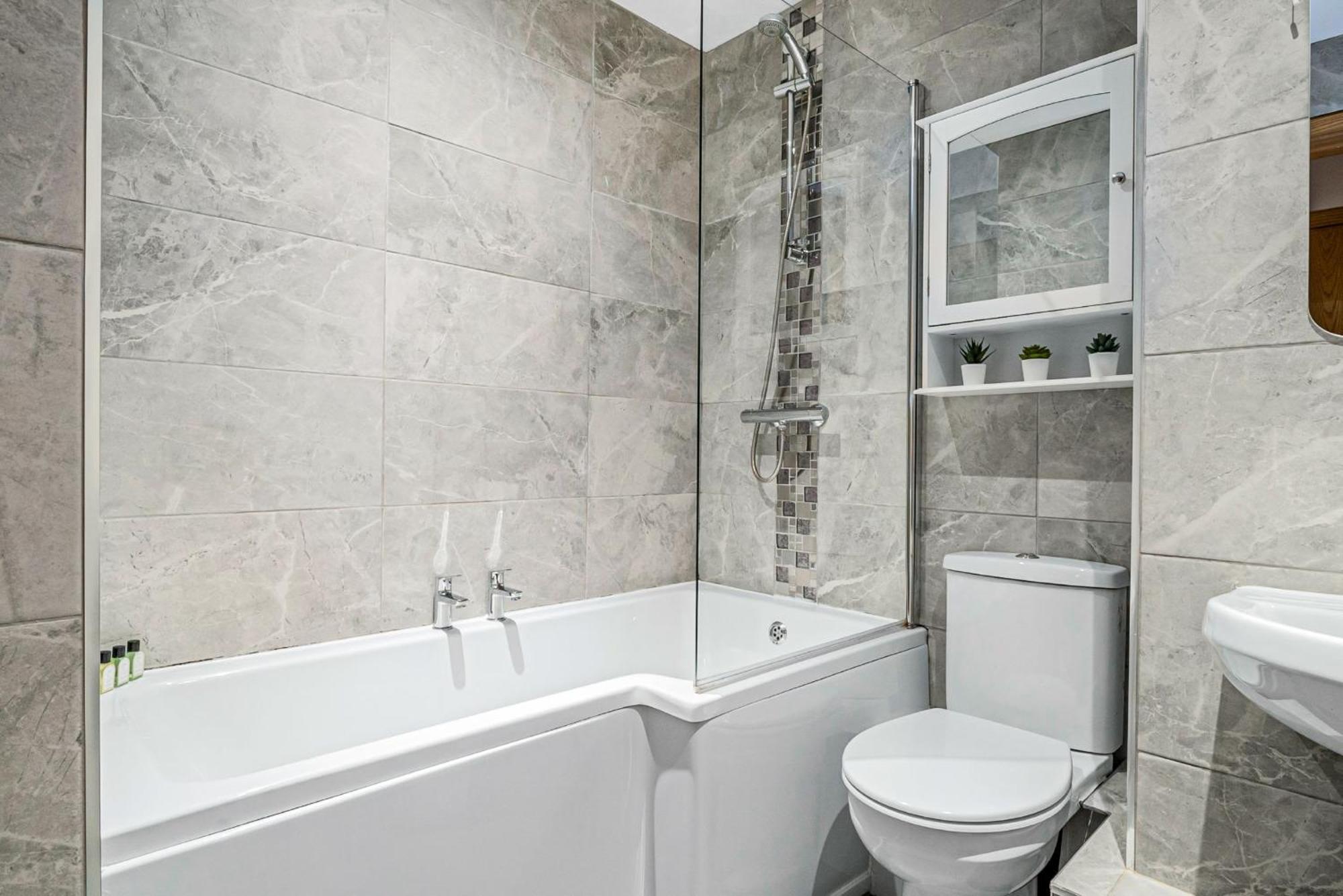 Heart Of Holborn - 2br With Patio - Cityapartmentstay