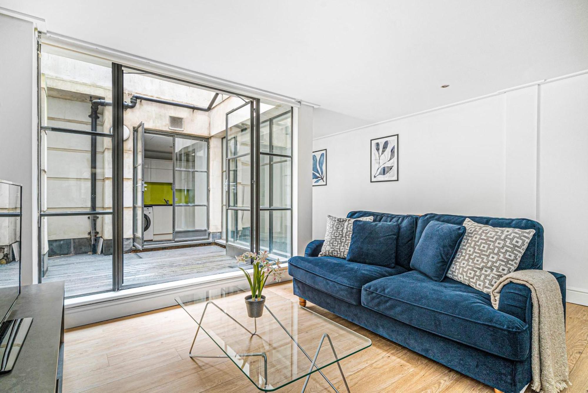 Apartment Heart Of Holborn - 2br With Patio - Cityapartmentstay *