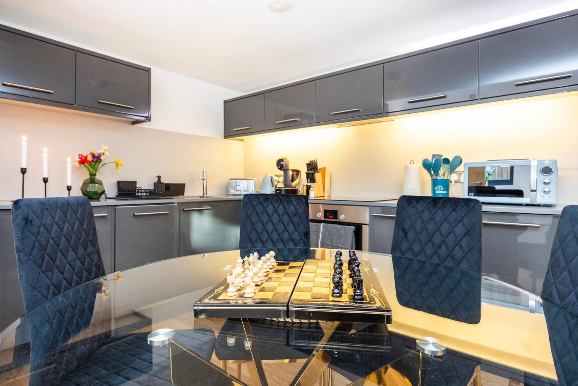 Apartment 2 Bed 2 Bath Deluxe Flat In Kensington