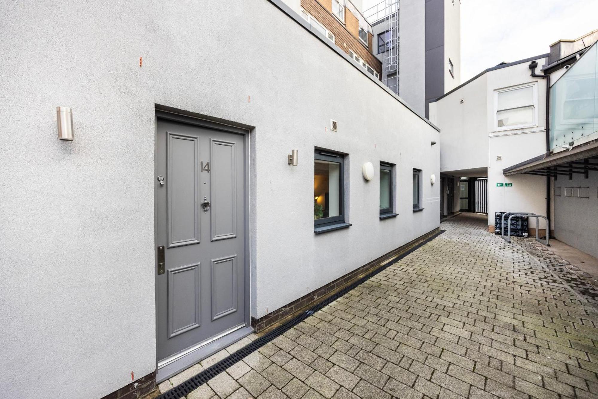 Apartment 2 Bed 2 Bath Deluxe Flat In Kensington *