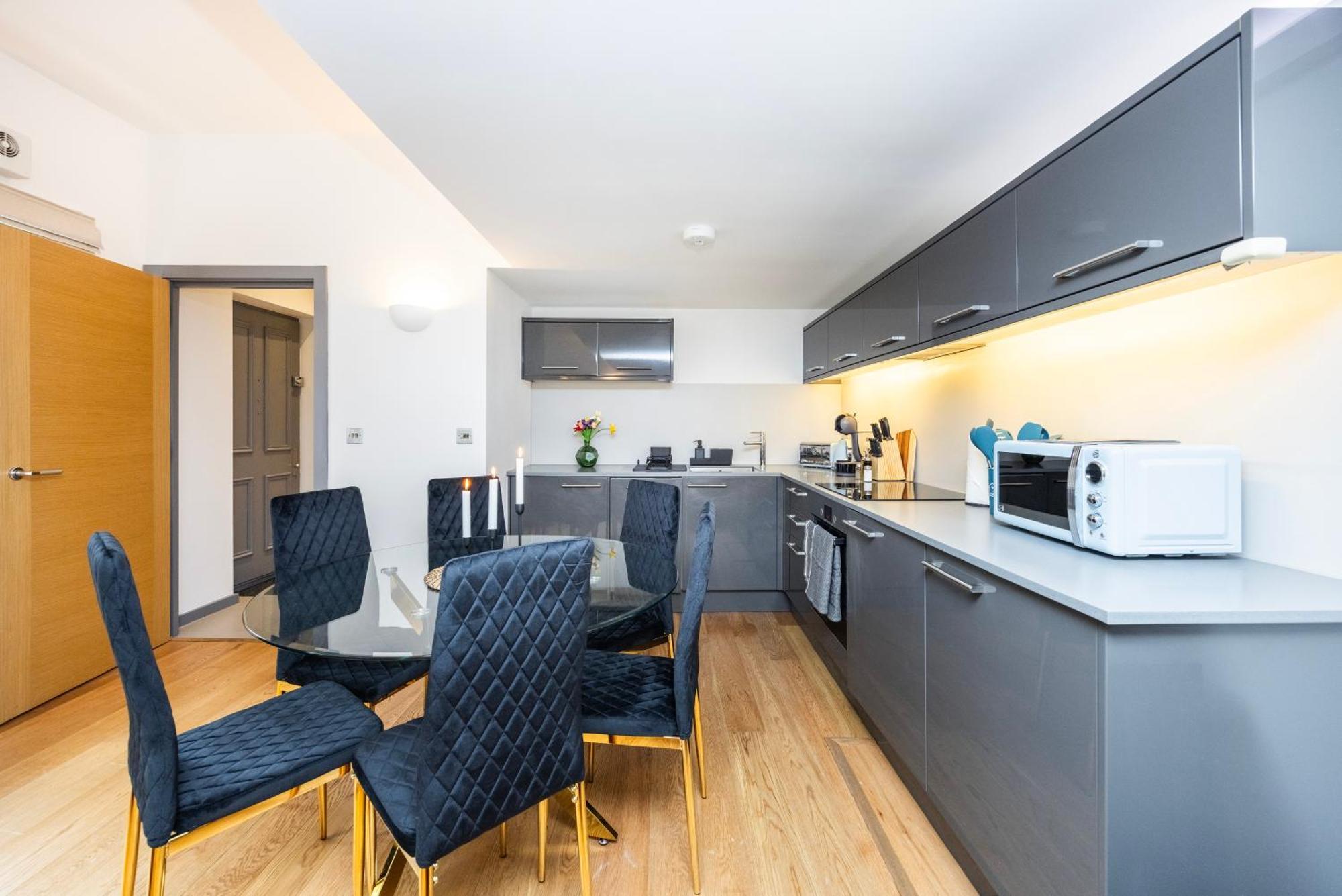 2 Bed 2 Bath Deluxe Flat In Kensington Apartment London
