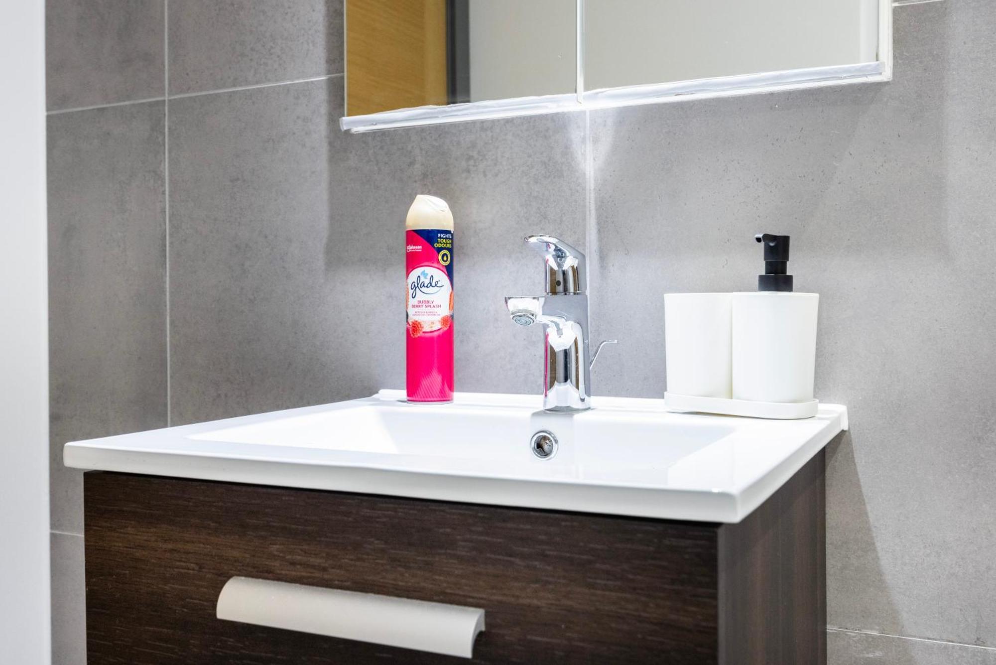 2 Bed 2 Bath Deluxe Flat In Kensington Apartment *