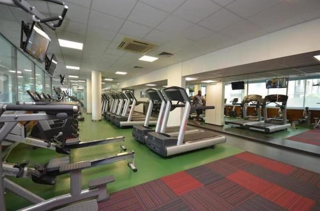 Apartamento Charming 1bdr Serviced Condo! 4 Guests Pool N Free Parking *