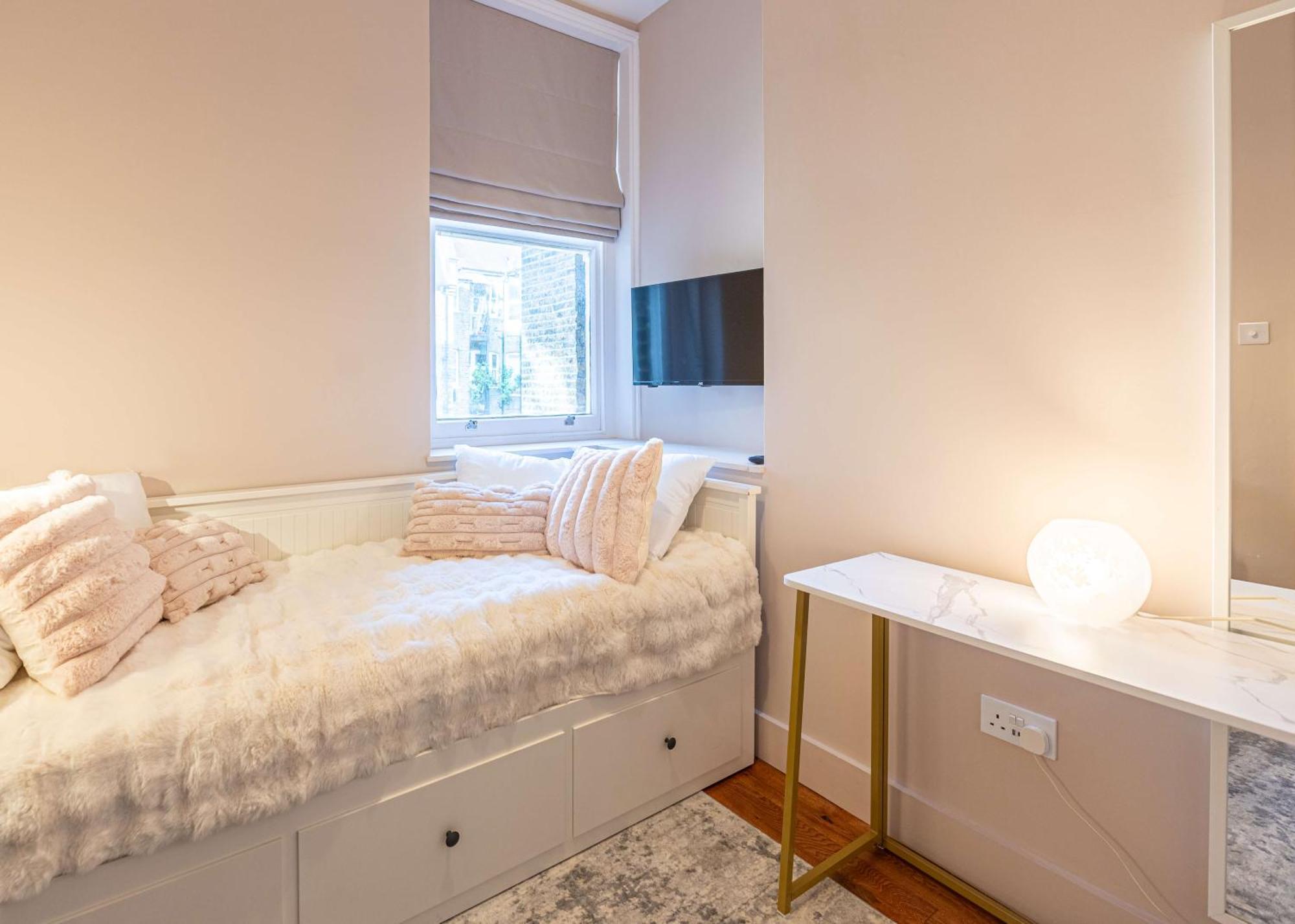 Battersea Park & Power Station Elegant 2-bed Apartment