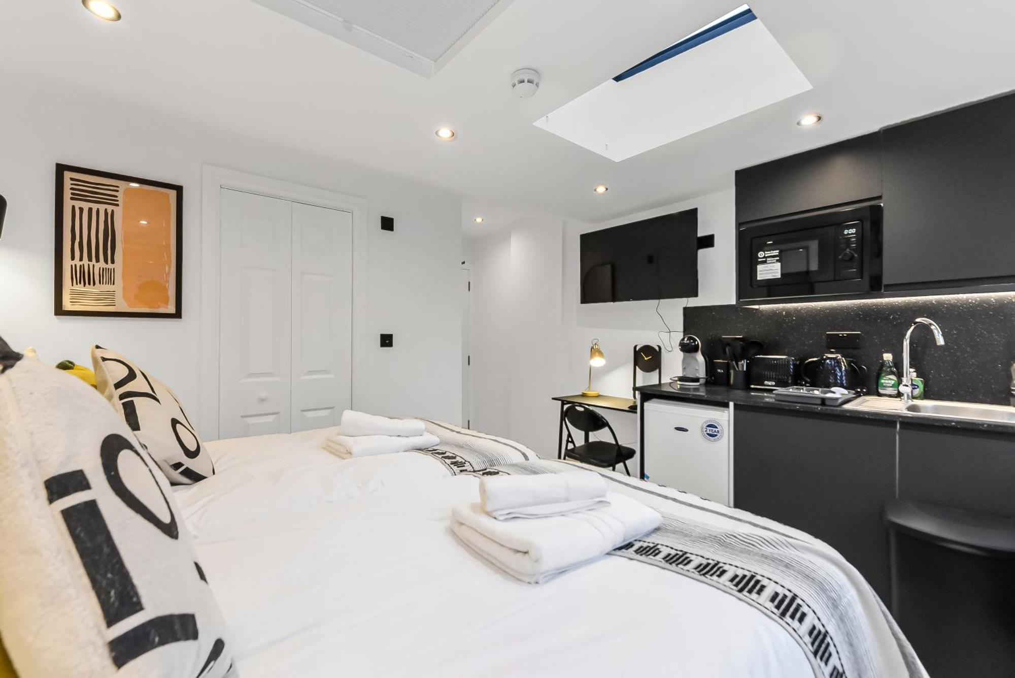Apartment Playful & Stylish In Hip Area *