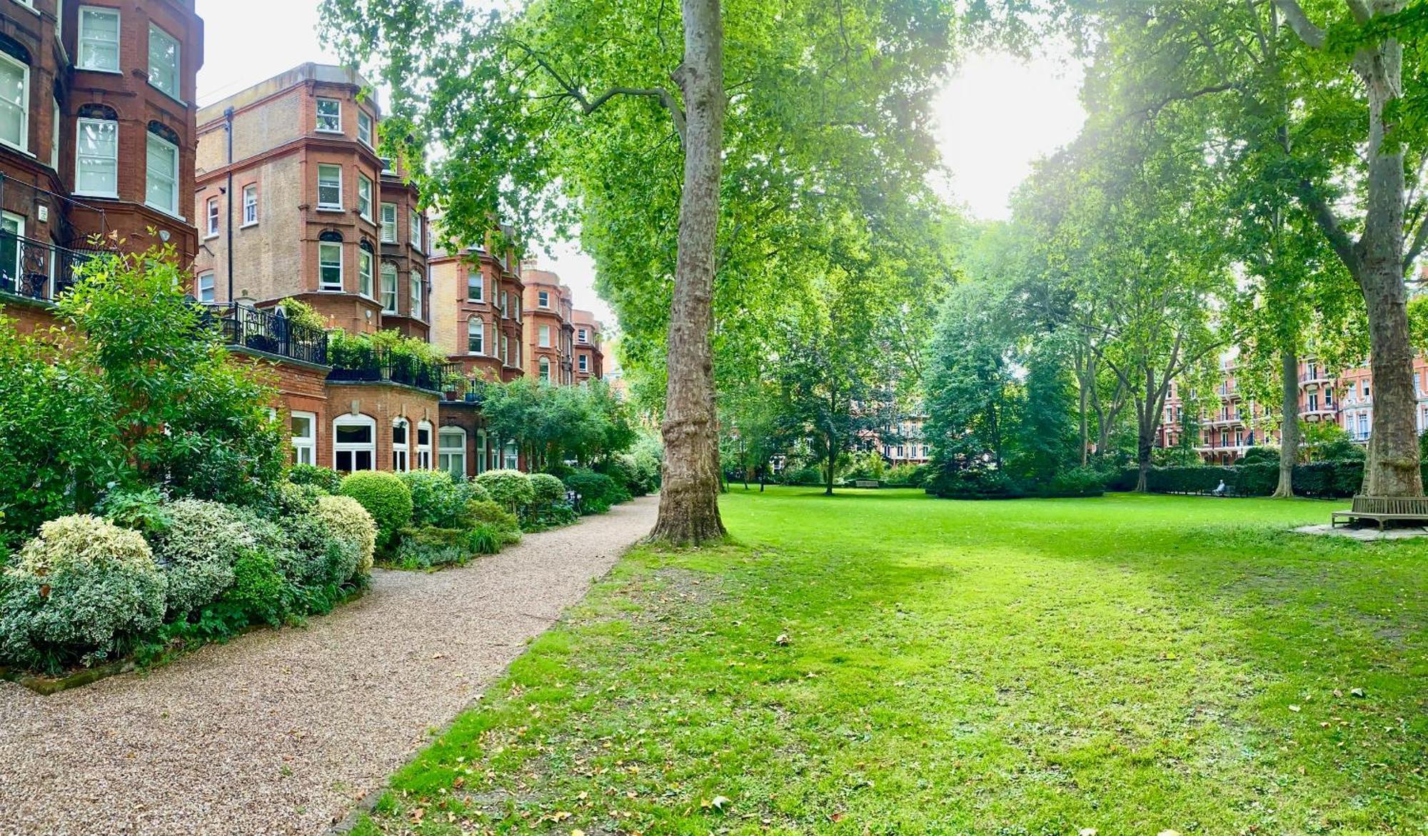 Spacious In Earls Court London