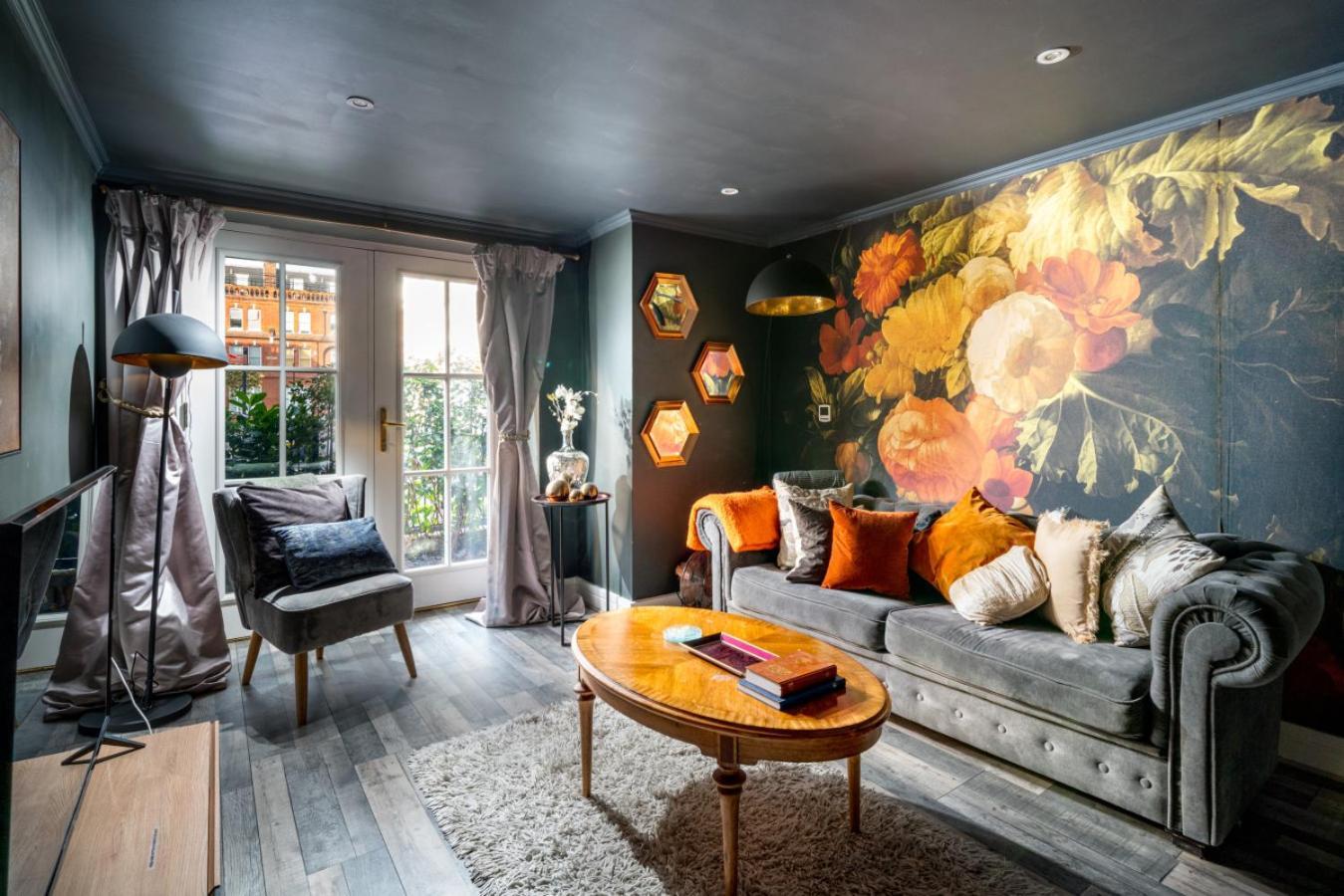 Gorgeous Design 2 Bed Flat Barons Court Sleeps Six Appartement Londen