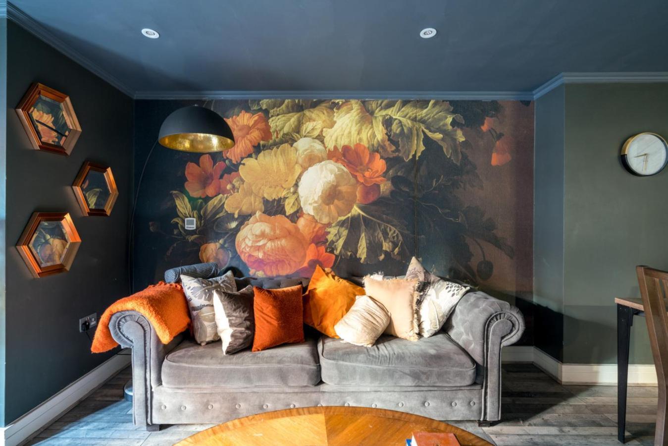 Appartement Gorgeous Design 2 Bed Flat Barons Court Sleeps Six Londen