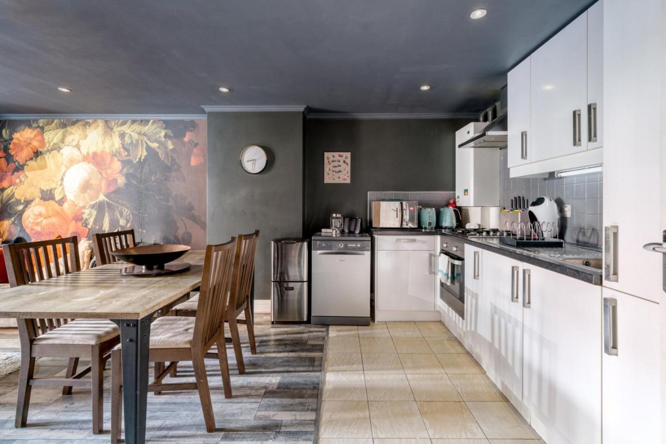 Gorgeous Design 2 Bed Flat Barons Court Sleeps Six Appartement *