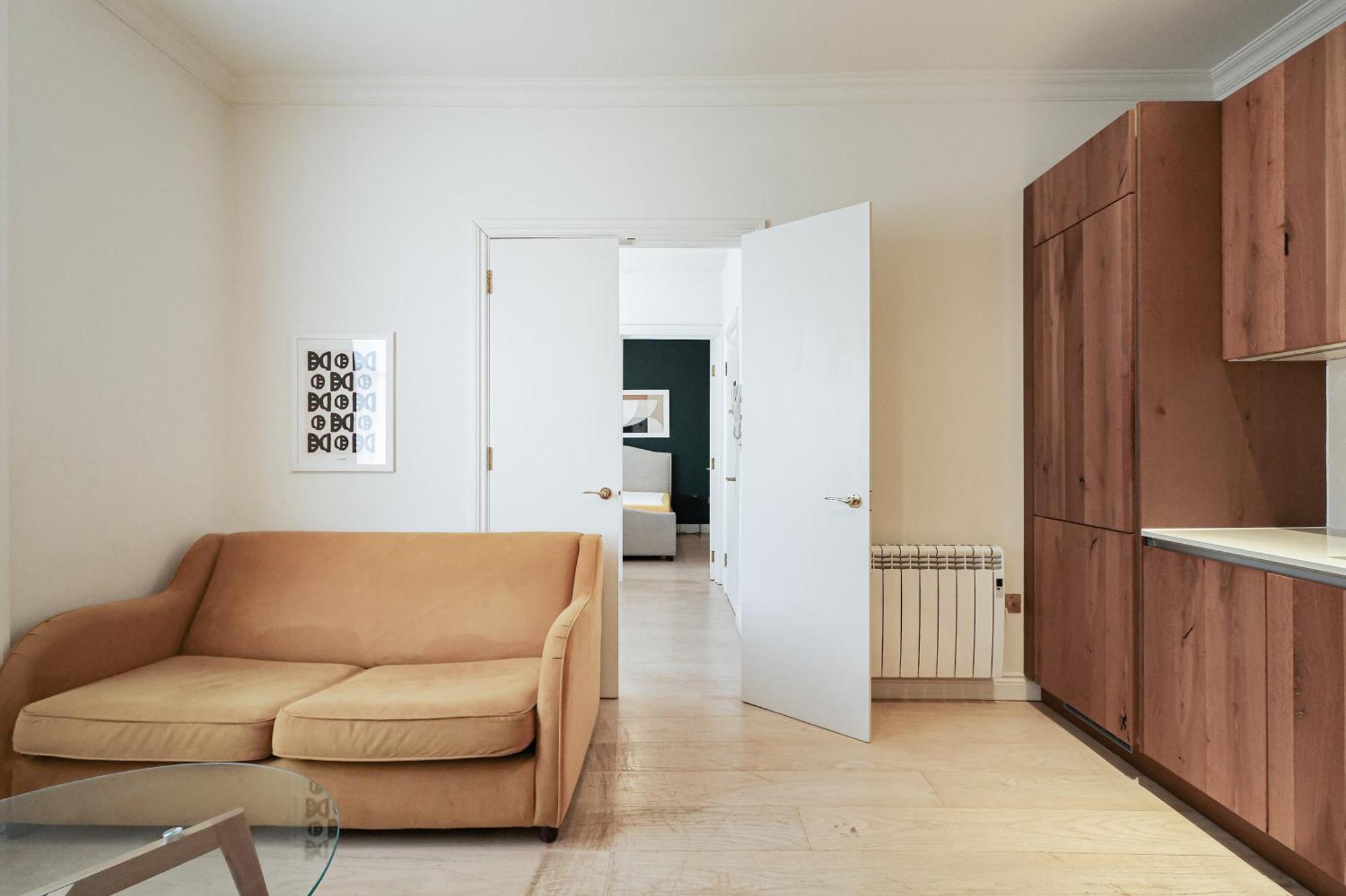Kensington Gardens Apartment *