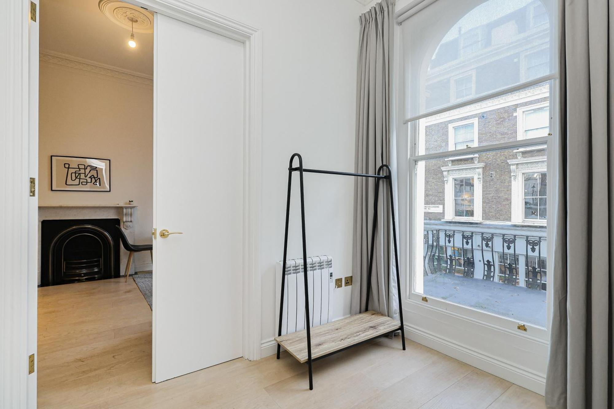 Apartment Kensington Gardens London