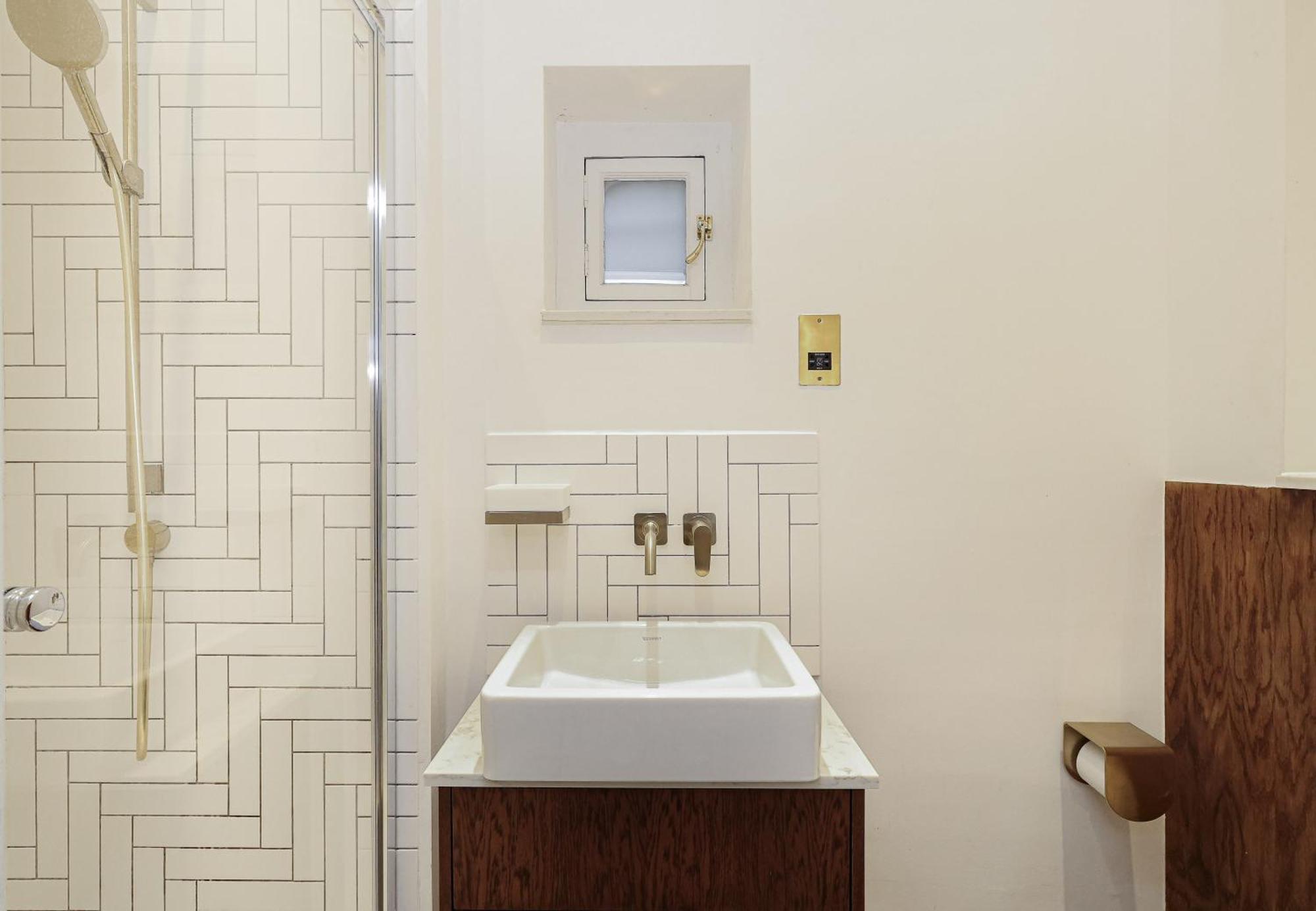 Kensington Gardens Apartment