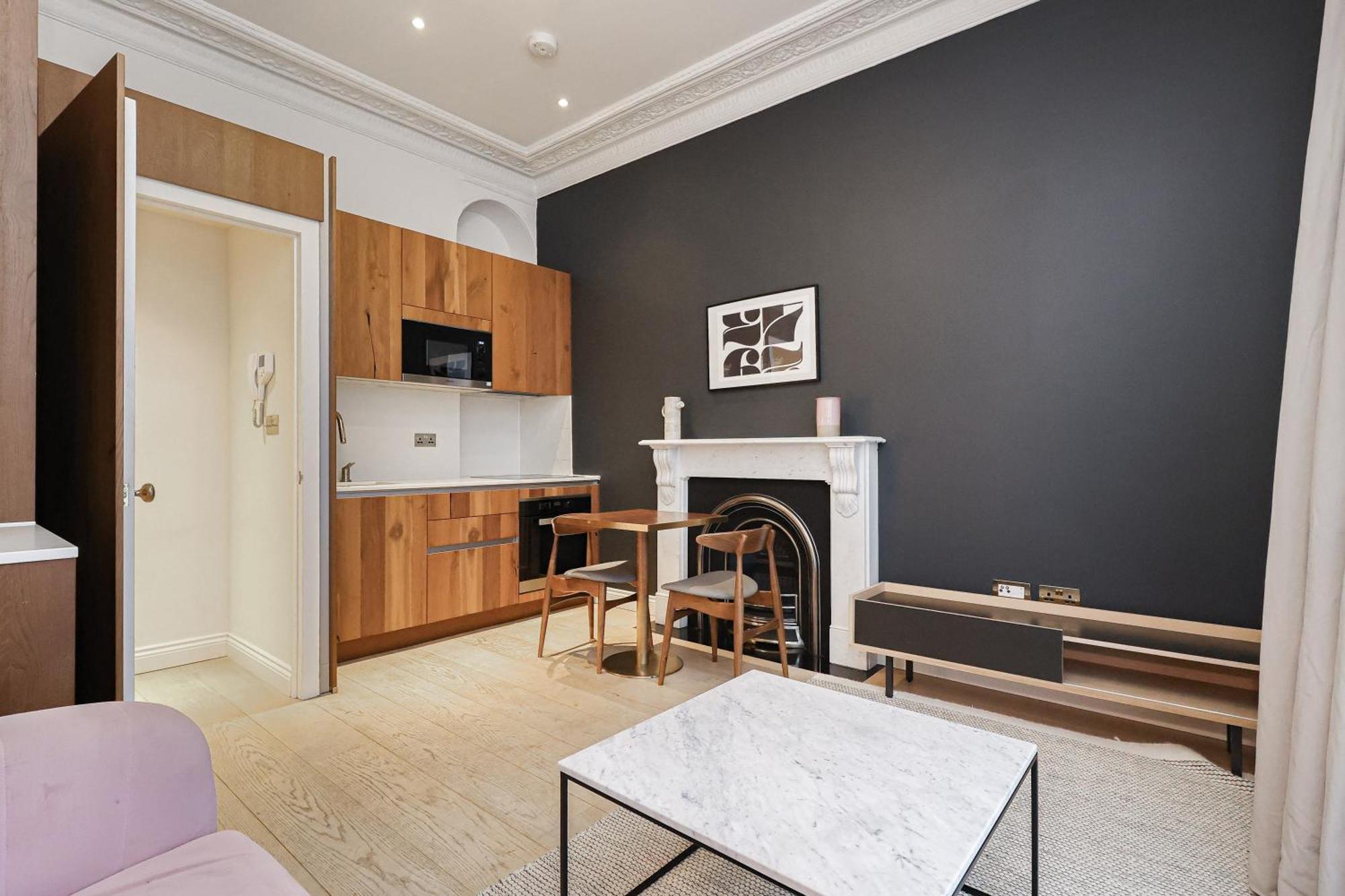 Kensington Gardens Apartment