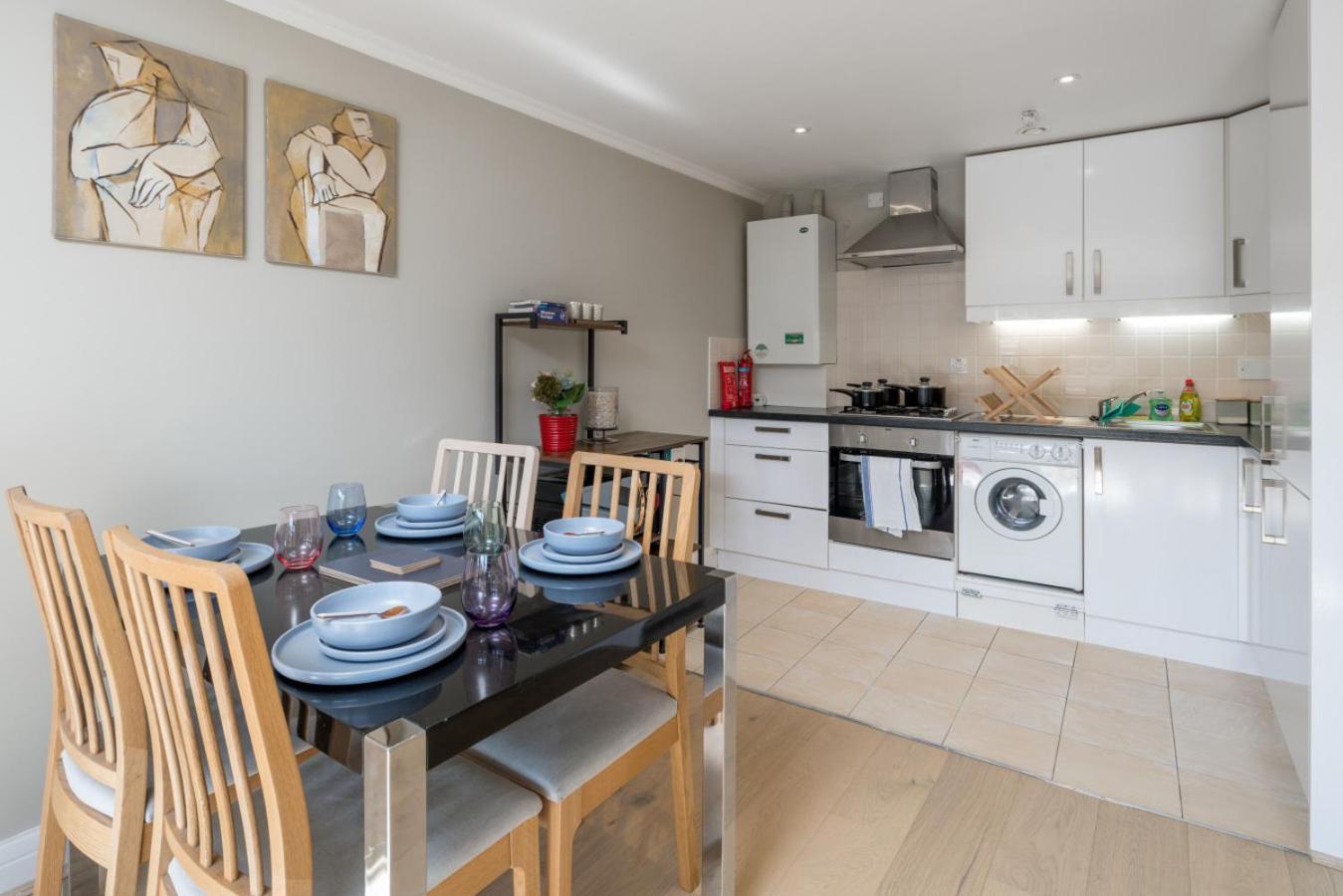 Luxury 1 Bed Sleeps 5, Barons Court 5m To Tube Apartment London