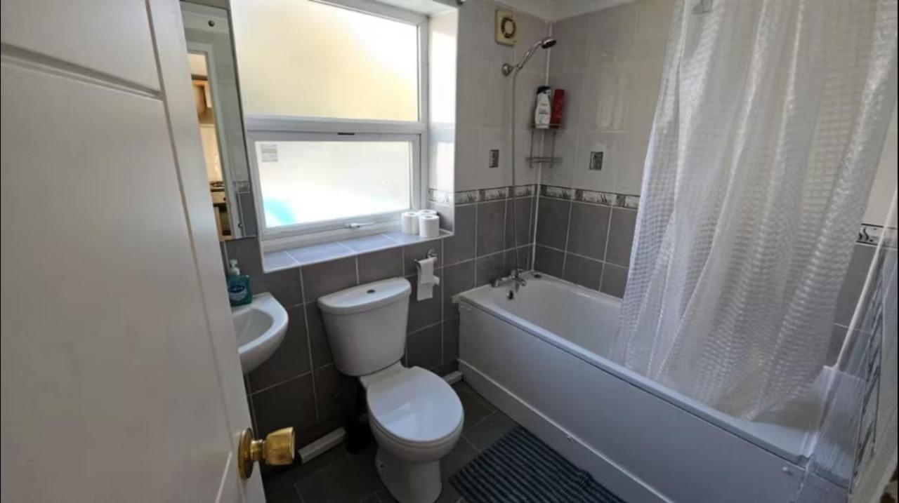 Spacious 3-bedroom Apartment! * London
