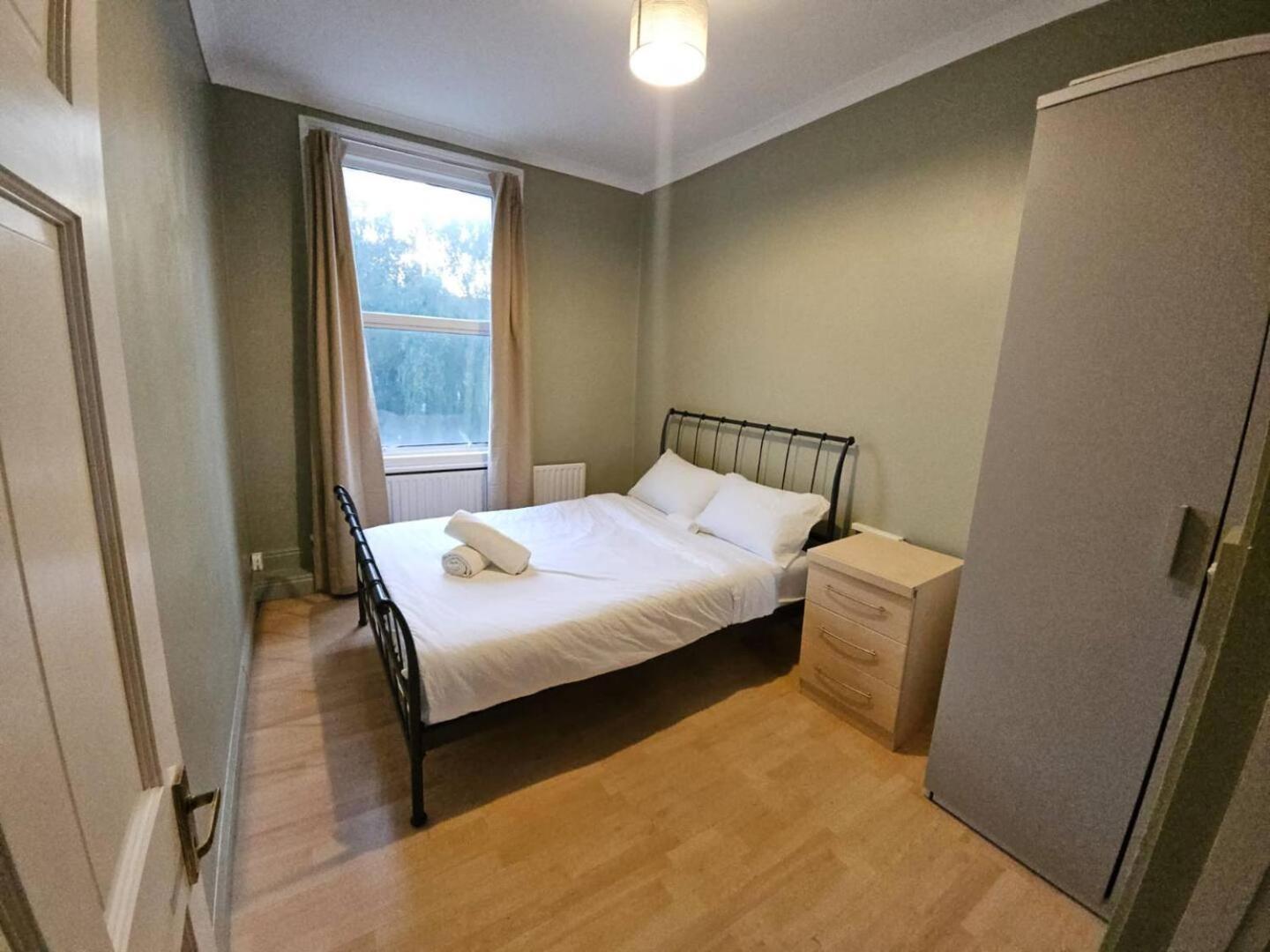 Spacious 3-bedroom Apartment! London