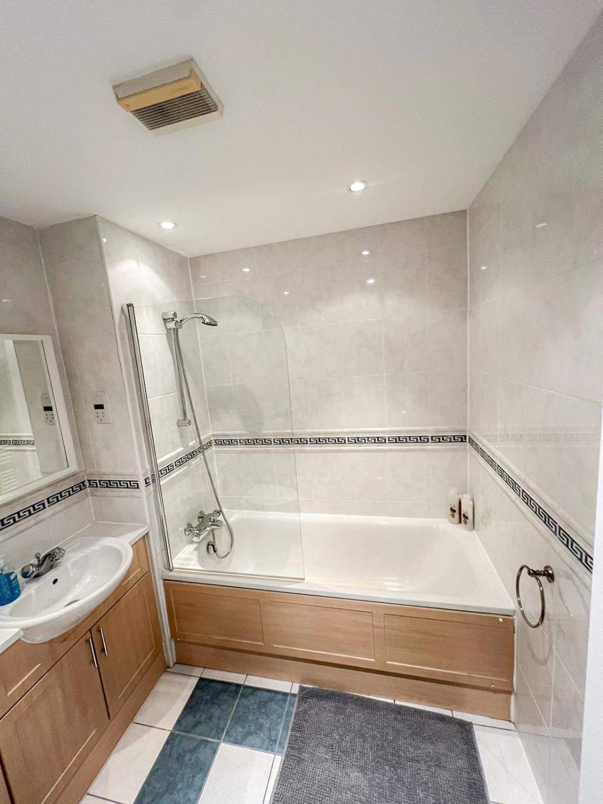 Appartement 3 Bedroom Flat With Free Secured Parking In Borough Near The Shard, Bermondsey Londen