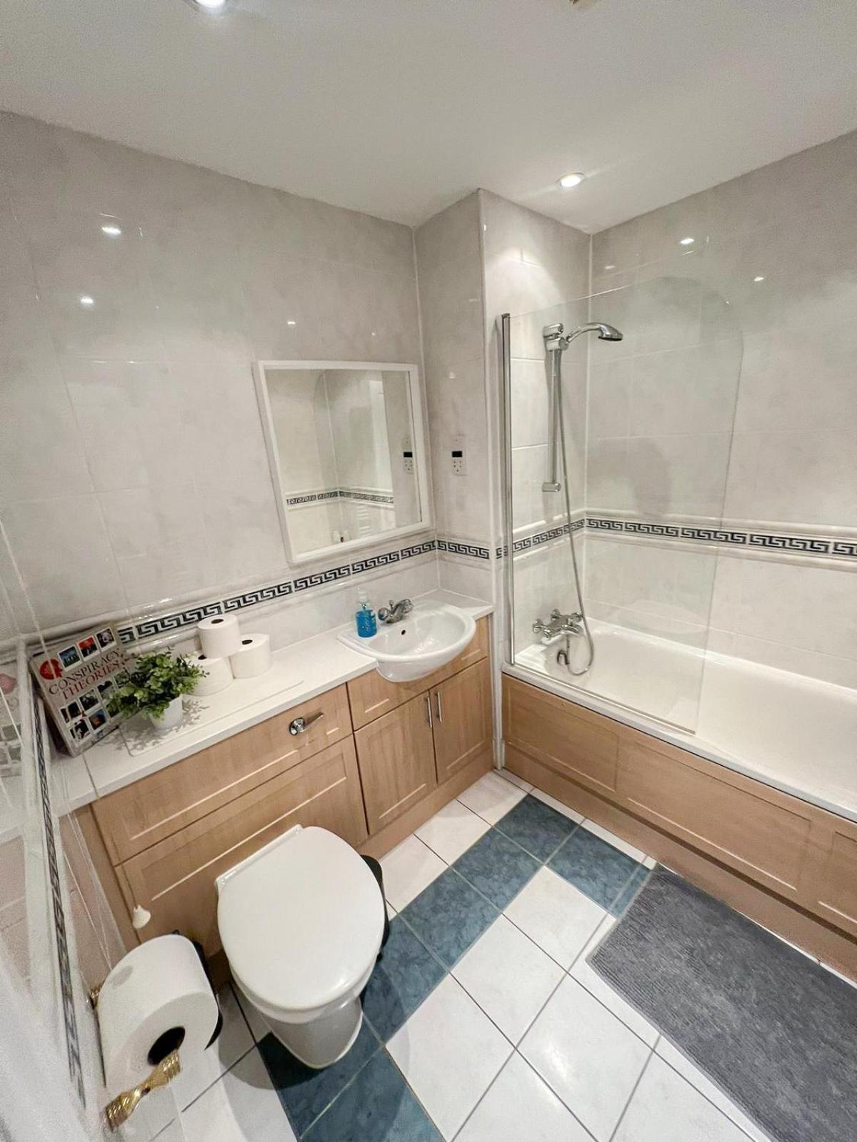 3 Bedroom Flat With Free Secured Parking In Borough Near The Shard, Bermondsey Appartement *