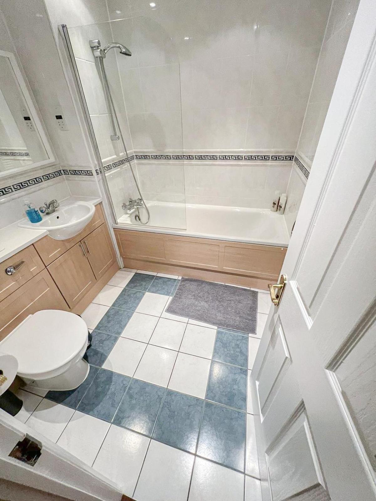 Appartement 3 Bedroom Flat With Free Secured Parking In Borough Near The Shard, Bermondsey Londen