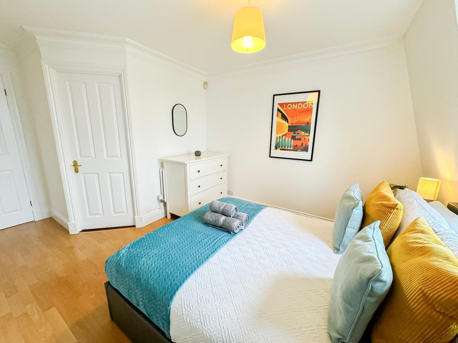 3 Bedroom Flat With Free Secured Parking In Borough Near The Shard, Bermondsey Londen