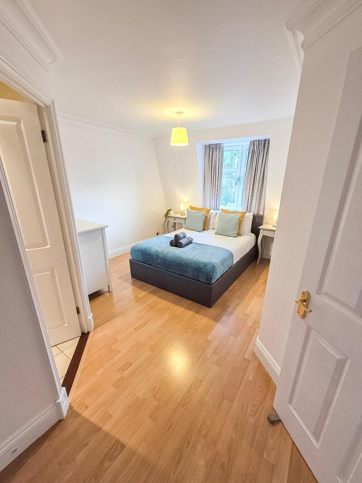 3 Bedroom Flat With Free Secured Parking In Borough Near The Shard, Bermondsey Londen