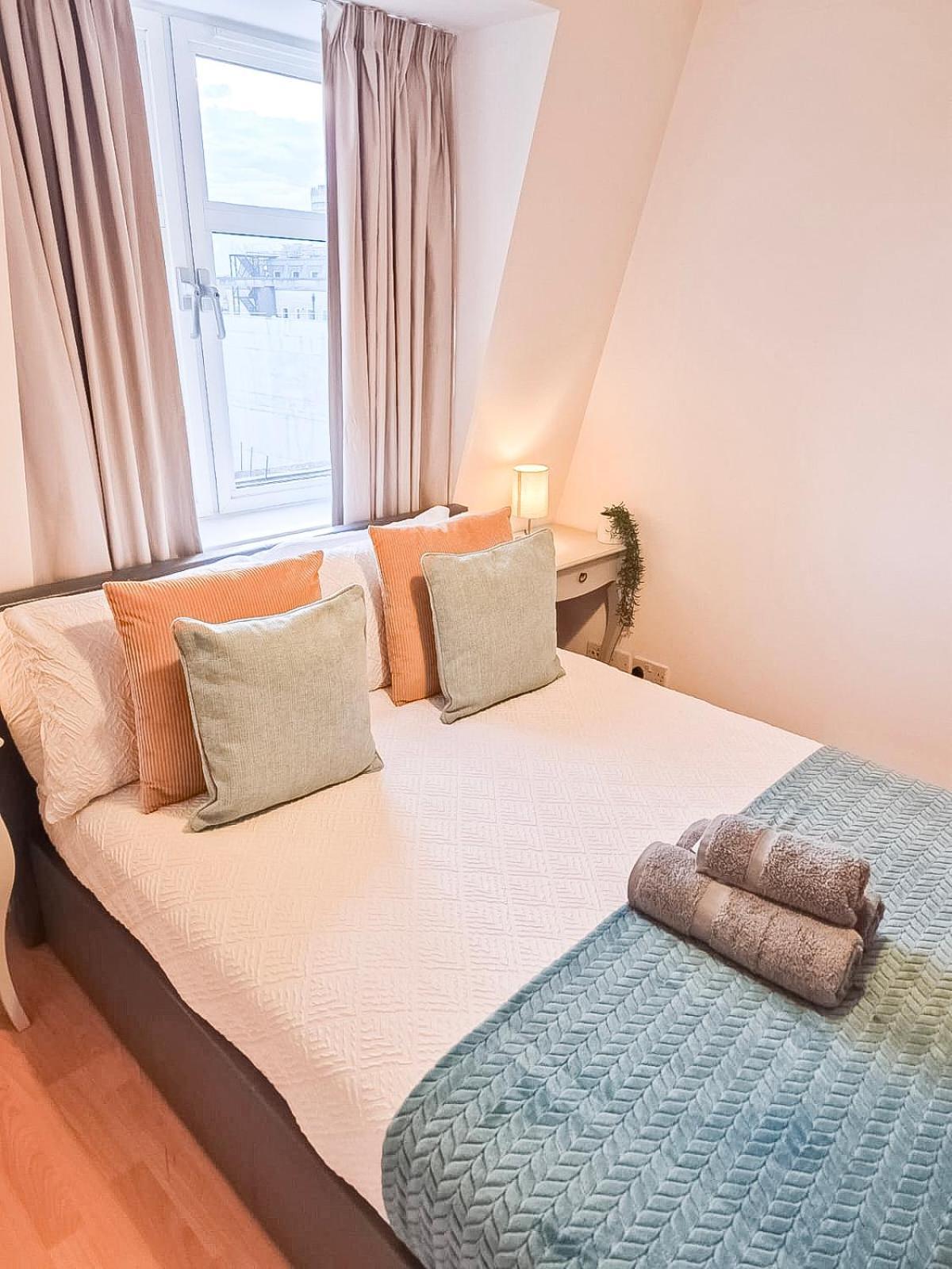 3 Bedroom Flat With Free Secured Parking In Borough Near The Shard, Bermondsey * Londen