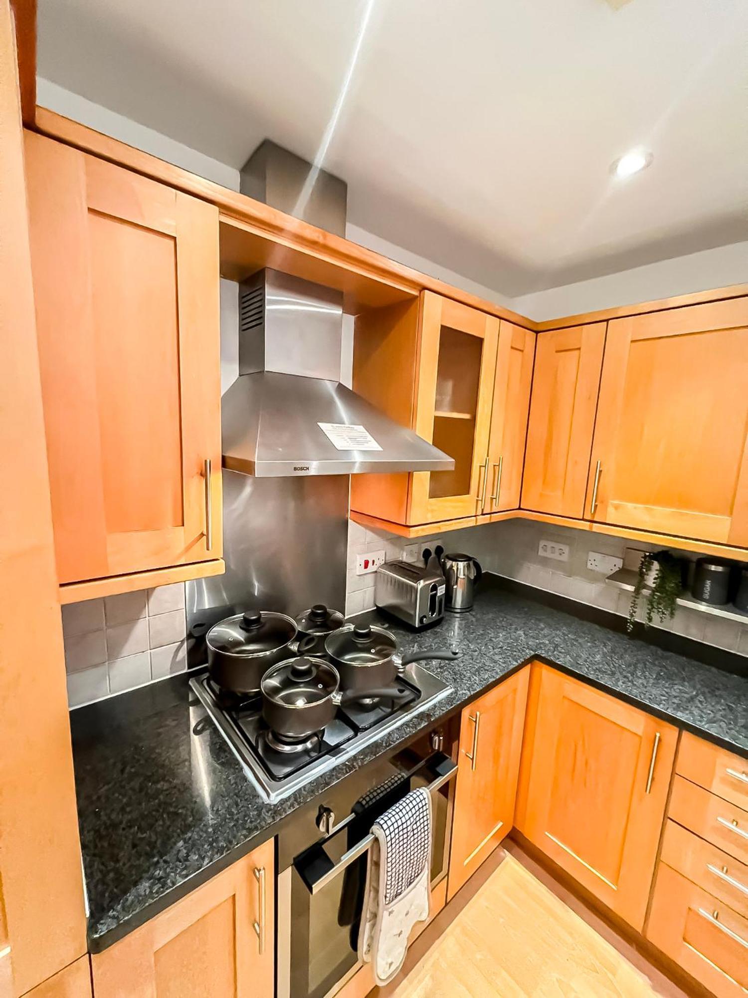 3 Bedroom Flat With Free Secured Parking In Borough Near The Shard, Bermondsey Londen