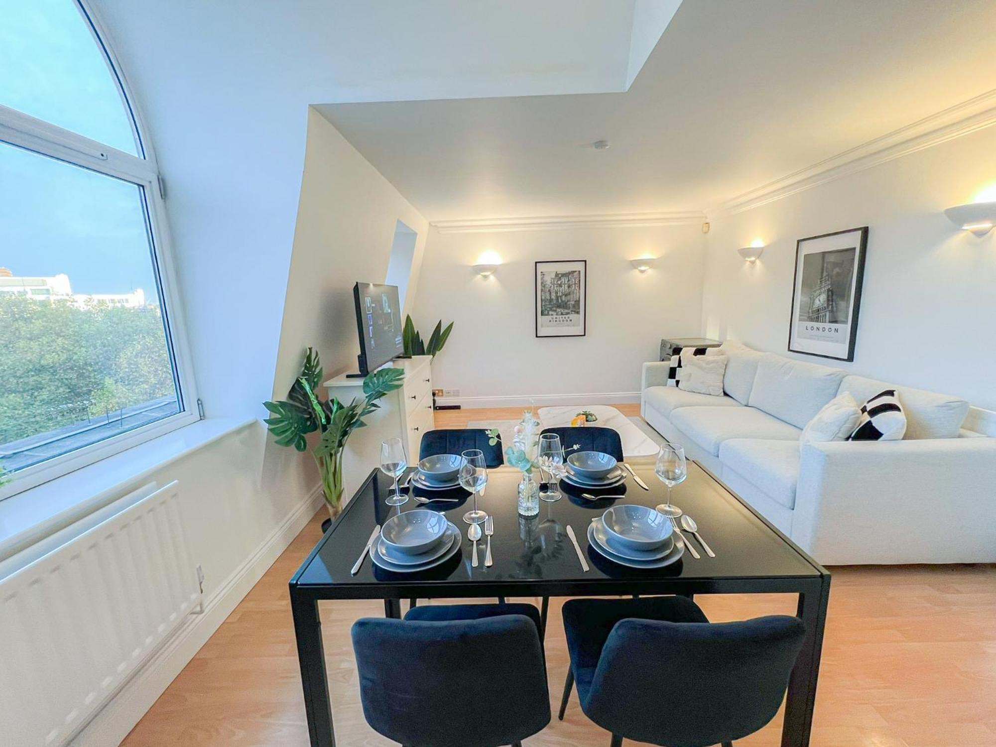 3 Bedroom Flat With Free Secured Parking In Borough Near The Shard, Bermondsey Appartement Londen
