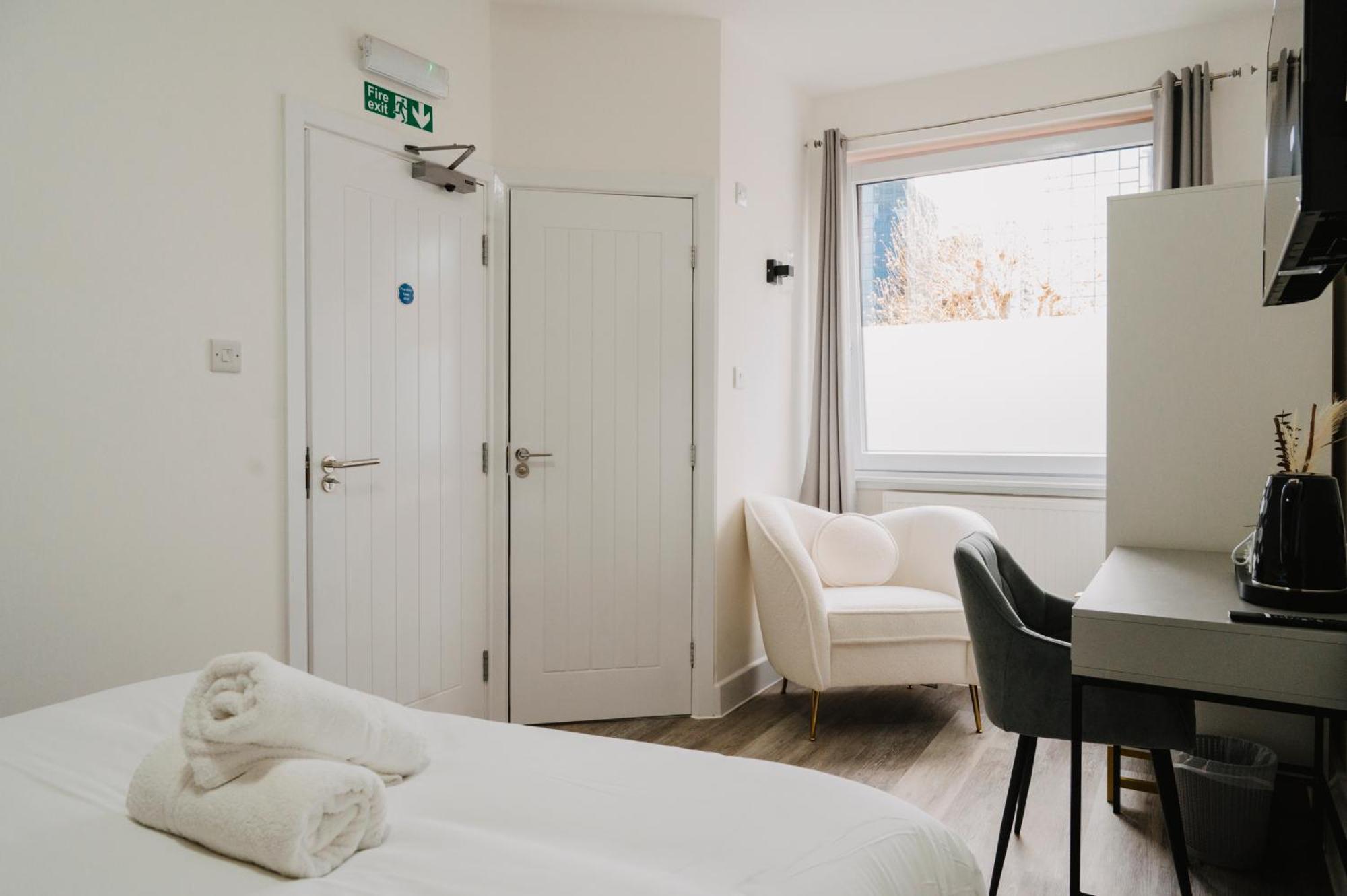 Wns Skylines Village * London