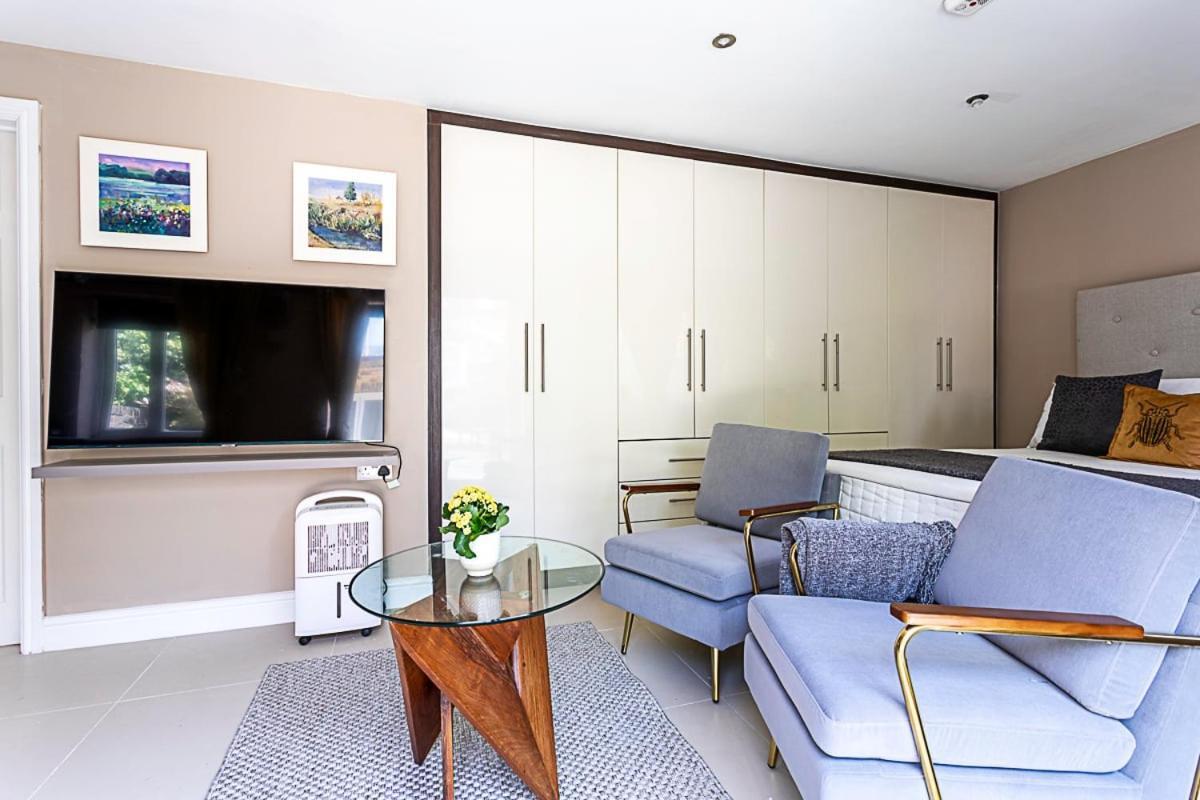 Charming Garden Studio Apartment *