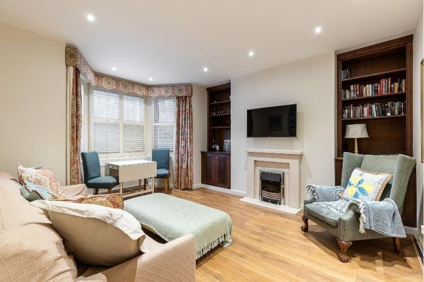 Elegant Two Bedroom Flat In Redcliffe Gardens Apartment London