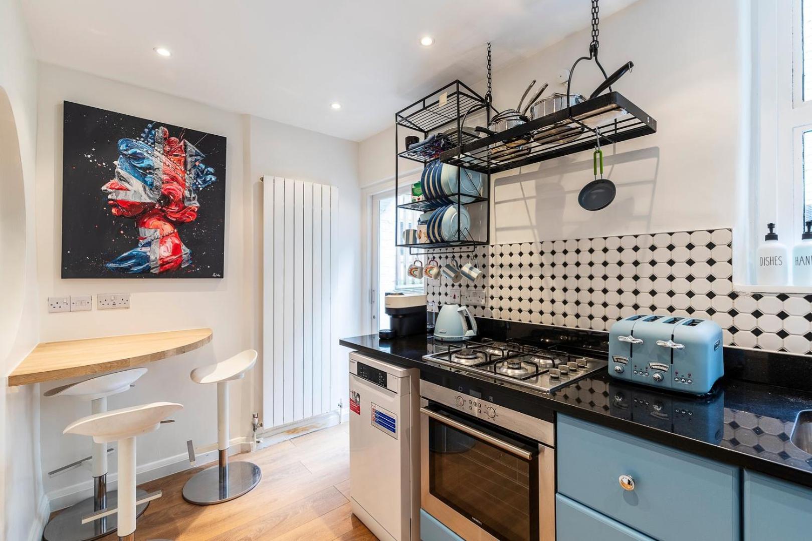 Elegant Two Bedroom Flat In Redcliffe Gardens London