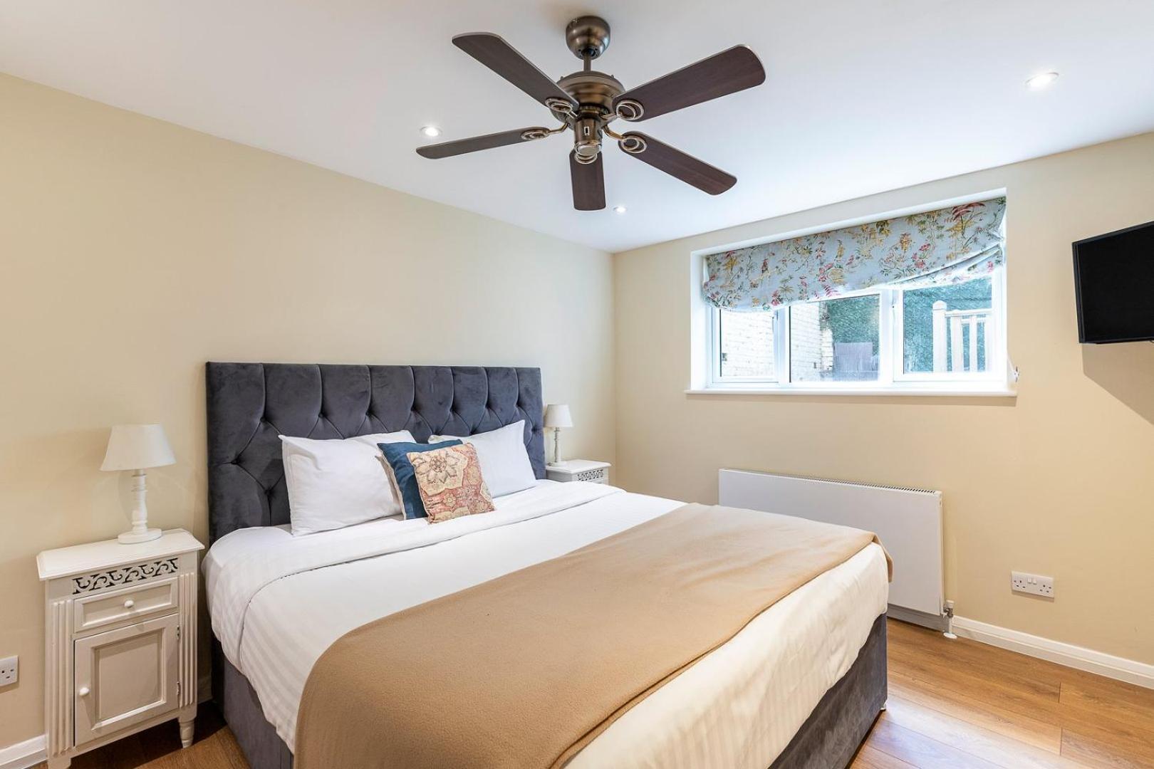Elegant Two Bedroom Flat In Redcliffe Gardens Apartment *