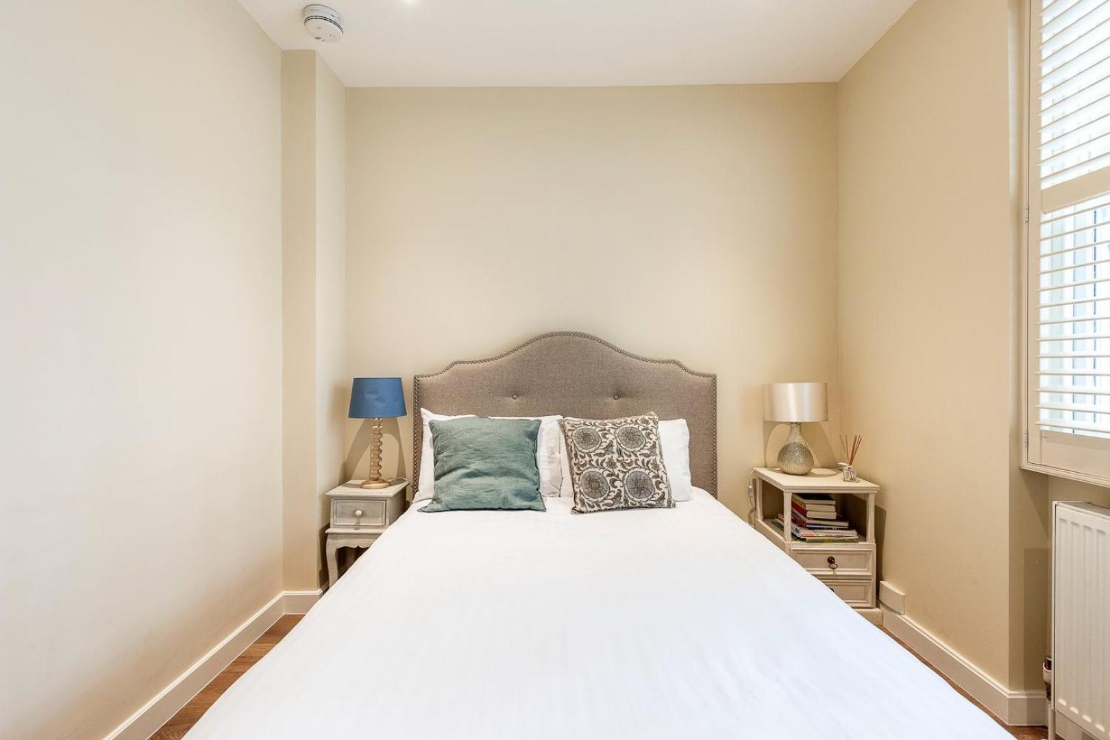 Elegant Two Bedroom Flat In Redcliffe Gardens * London