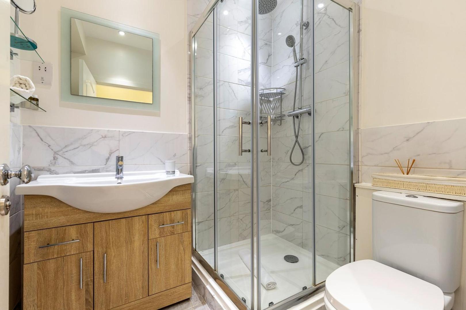Apartment Elegant Two Bedroom Flat In Redcliffe Gardens *