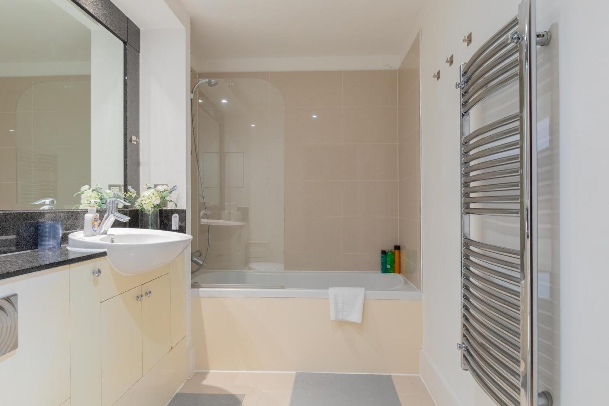 Sleek 1bd Flat With View Of The River Thames Appartement