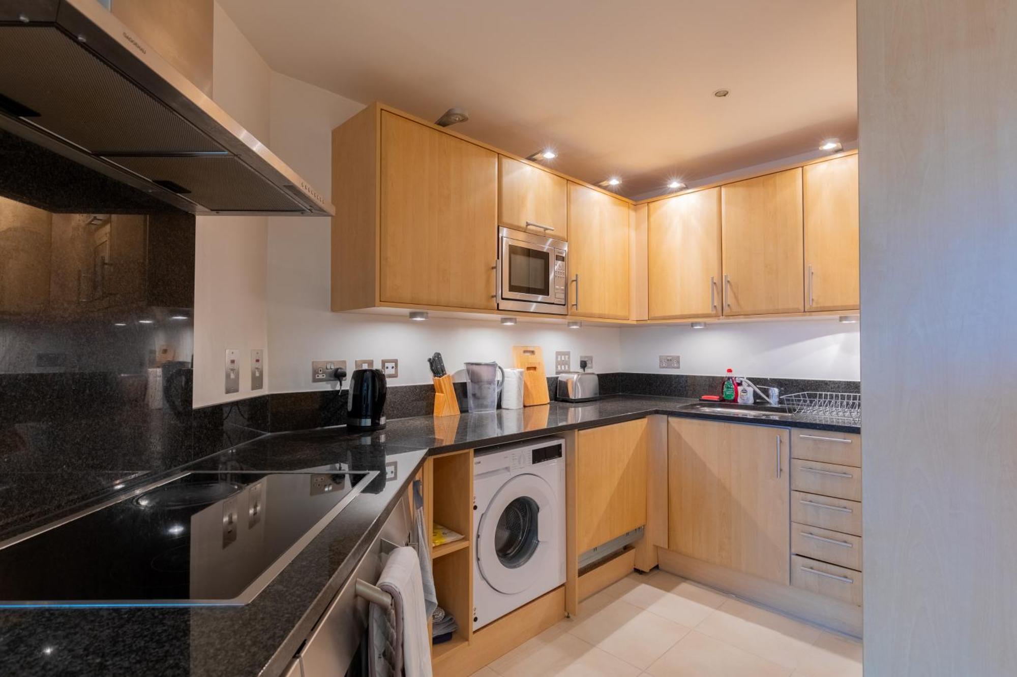 Sleek 1bd Flat With View Of The River Thames Appartement Londen