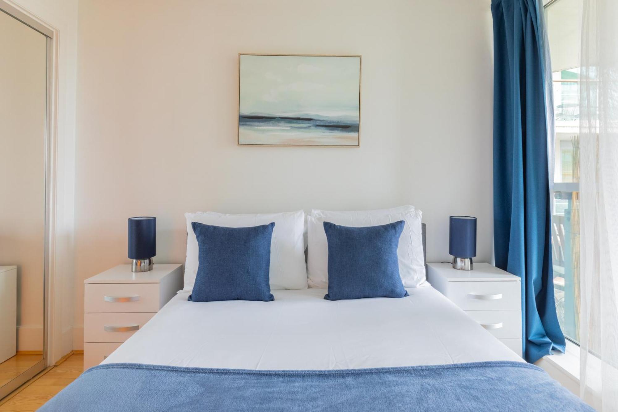 Sleek 1bd Flat With View Of The River Thames Londen