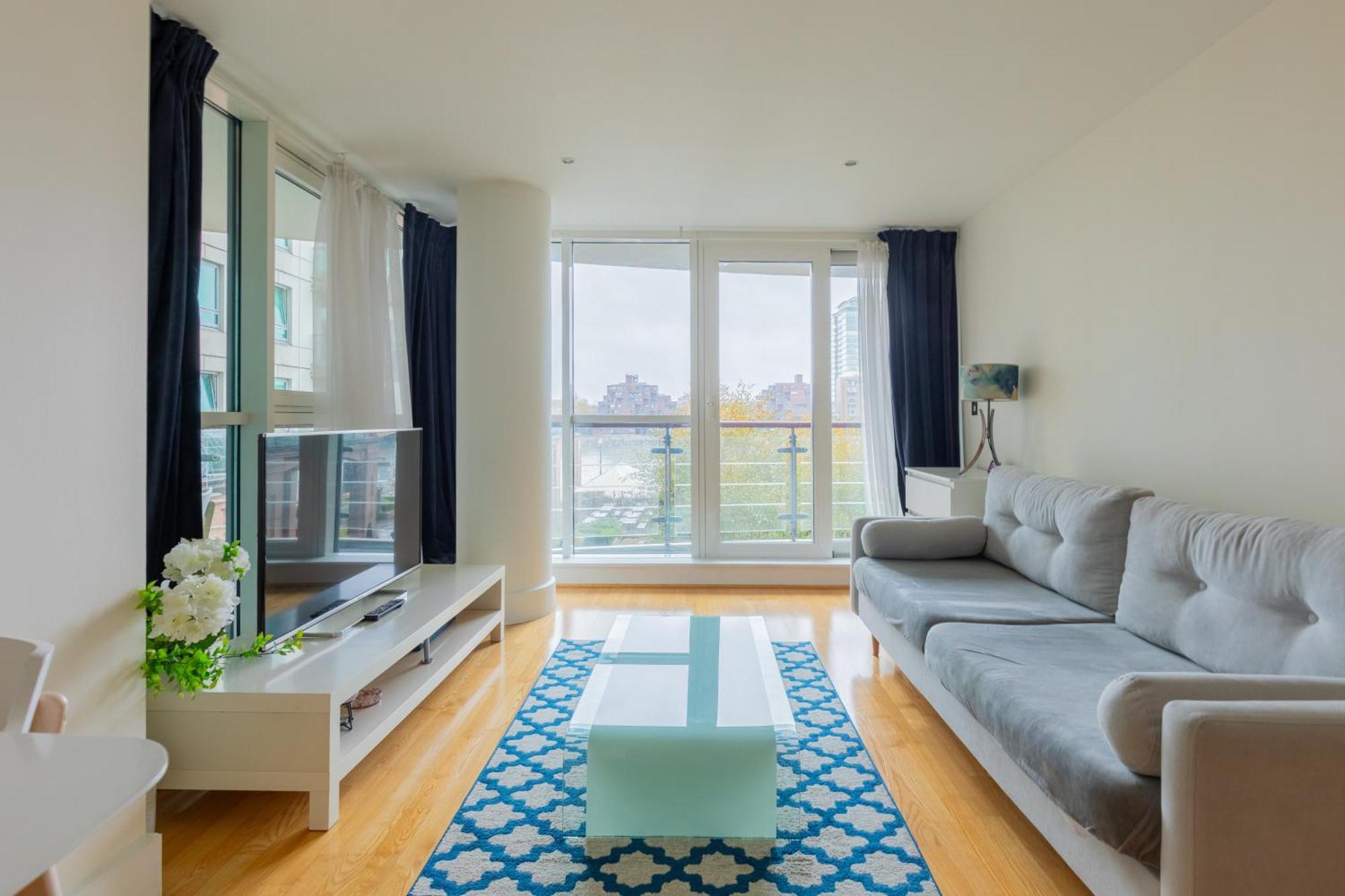 Sleek 1bd Flat With View Of The River Thames Londen