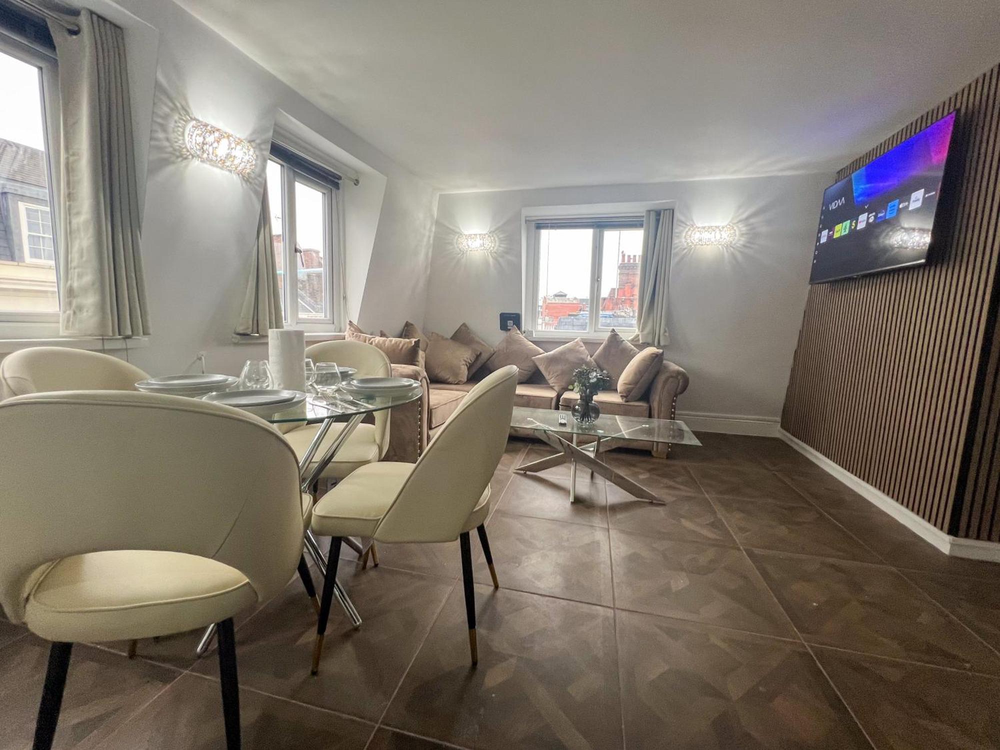 Appartement Stylish In The Heart Of Soho Your West End Escape! Gsg Londen