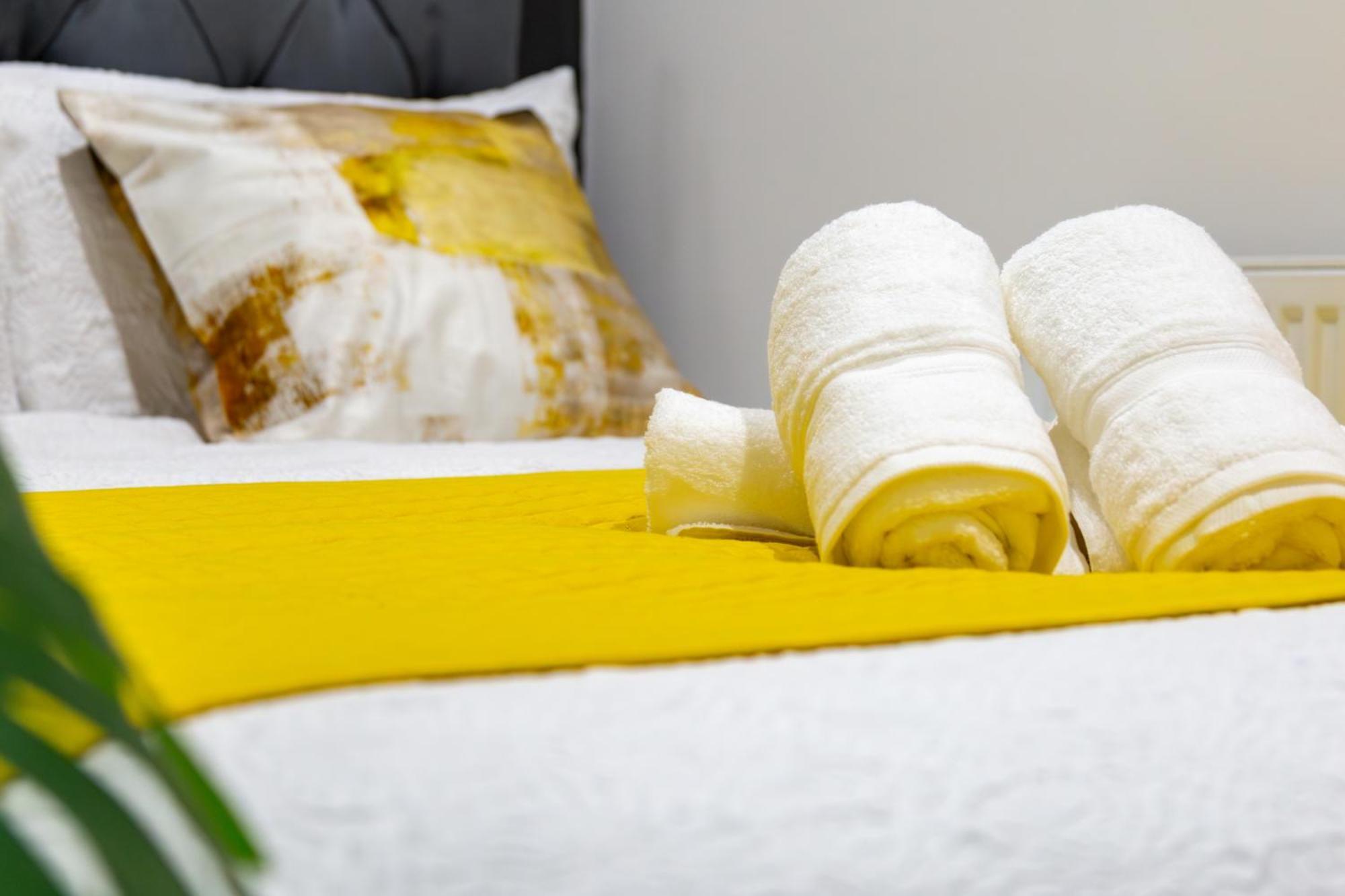 Stylish 2-Bed London Escape- Sleeps 6- Garden & Parking - 15 Mins To Central- Save 20 Percent Weekly! Appartement
