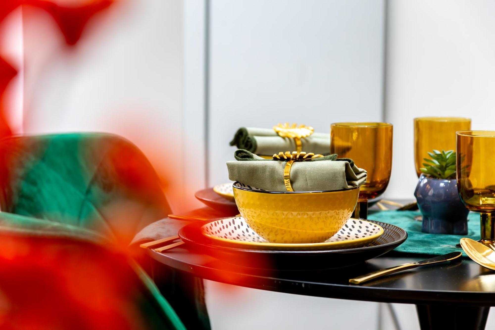 Apartment Stylish 2-Bed London Escape- Sleeps 6- Garden & Parking - 15 Mins To Central- Save 20 Percent Weekly!