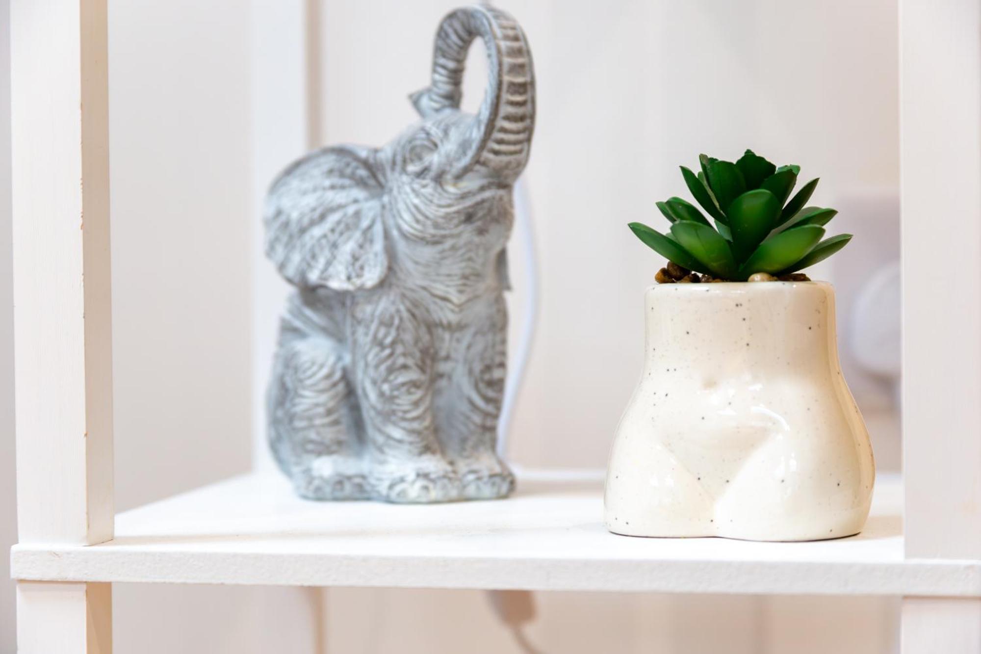 Stylish 2-Bed London Escape- Sleeps 6- Garden & Parking - 15 Mins To Central- Save 20 Percent Weekly! *