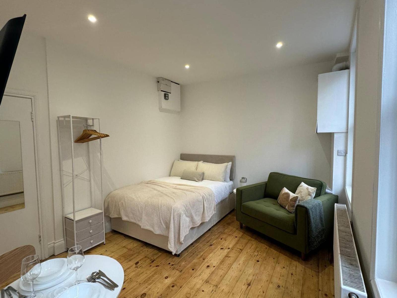 Studio-sleeps3-98ws-petfriendly