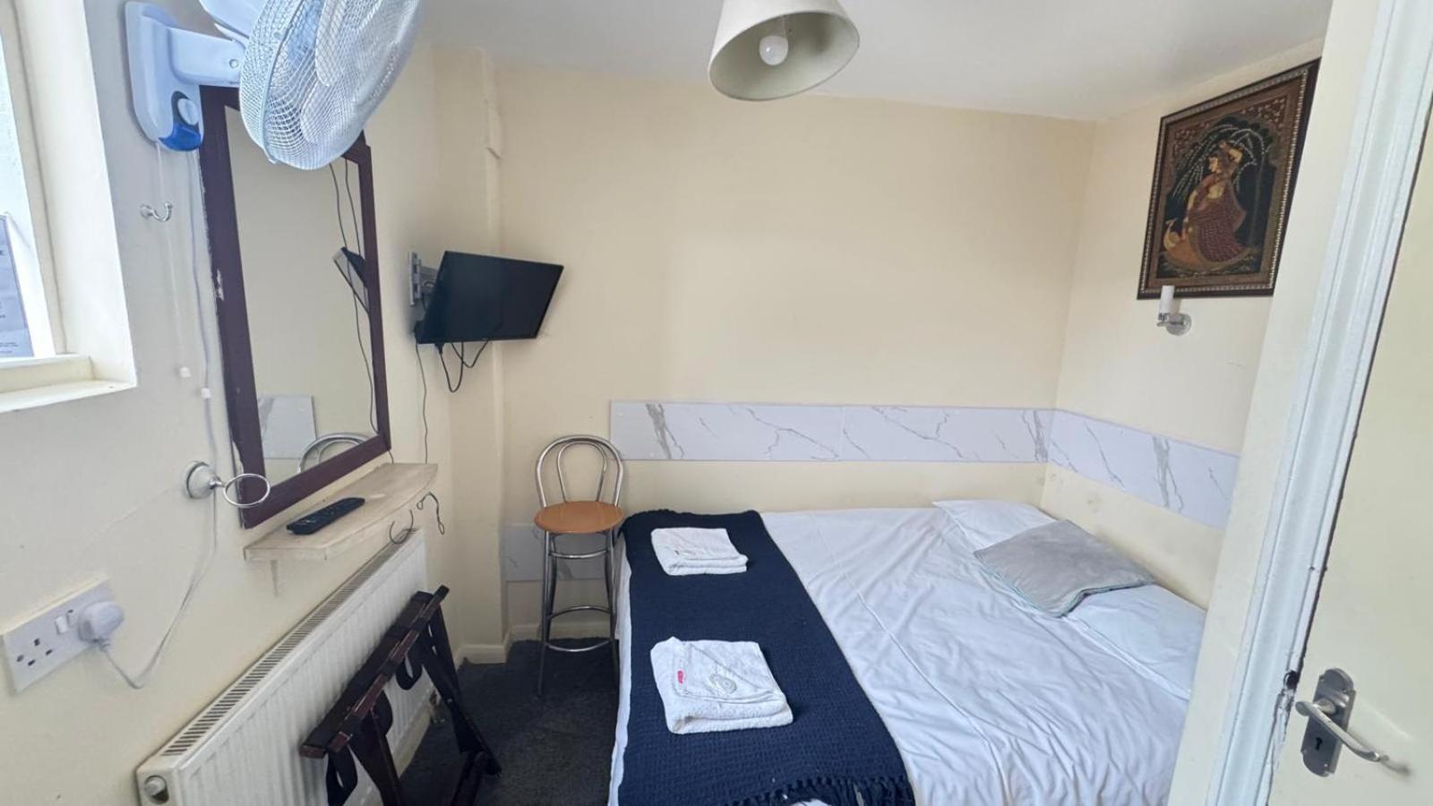 Capsule hotel Earl's Court *